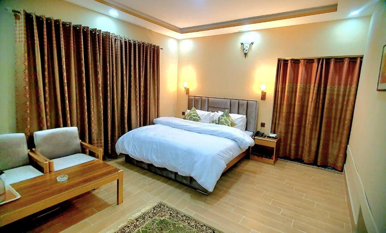 Royal Hotel นารัน ภายนอก รูปภาพ